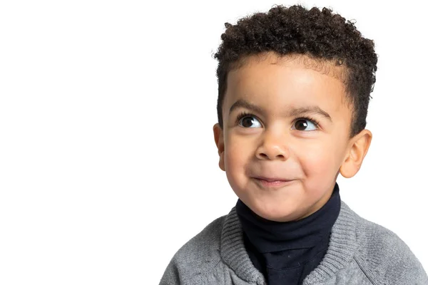 Feche Retrato Garoto Afro Americano Bonito Com Expressão Facial Impertinente — Fotografia de Stock