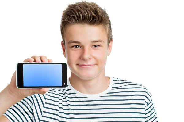 Όμορφος έφηβος που παρουσιάζει το έξυπνο τηλέφωνο με την κενή οθόνη. — Φωτογραφία Αρχείου