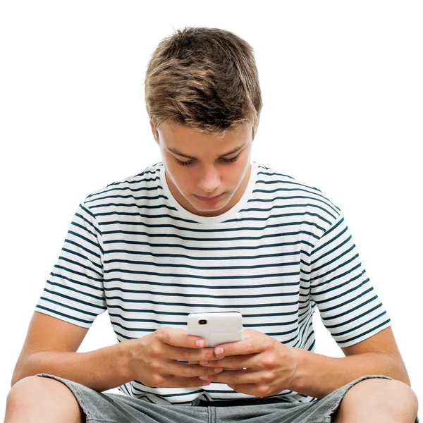 Adolescent tapant sur le téléphone intelligent . — Photo