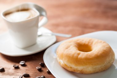 Arka planda kahve ile halka.