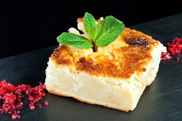 Porção de bolo de queijo . — Fotografia de Stock