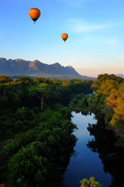 Balões de ar quente sobre a África . — Fotografia de Stock