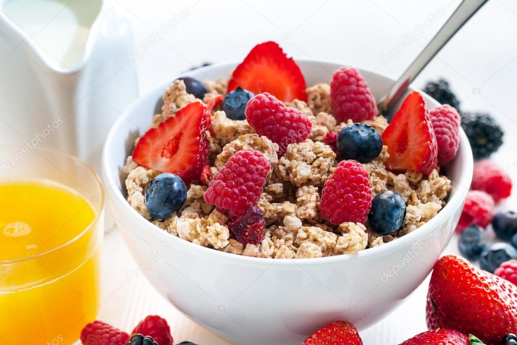 Healthy cereal breakfast with red fruits. — Stock Photo © karelnoppe