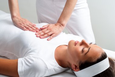 Reiki oturum kadına
