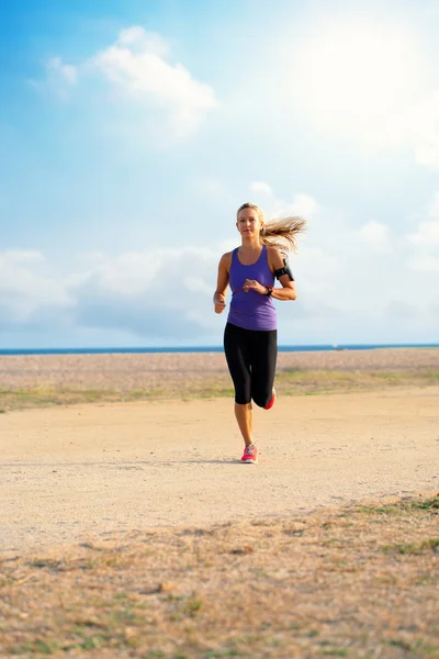 Young girl jogging — Stock Photo, Image