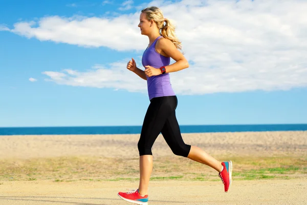 Young girl jogging — Stock Photo, Image