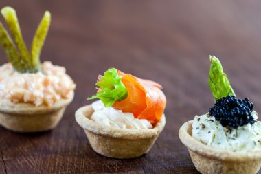 Küçük tartlets iştah açıcı dolgulu.