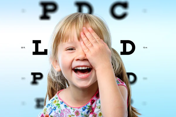 Girl having fun at vision test. — Stock Photo, Image