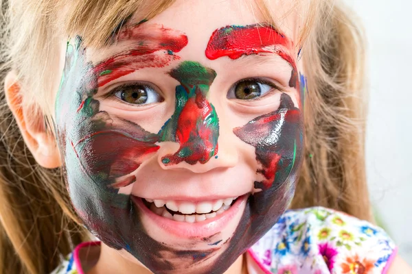 Dziewczyna z twarzą Malowaną — Zdjęcie stockowe