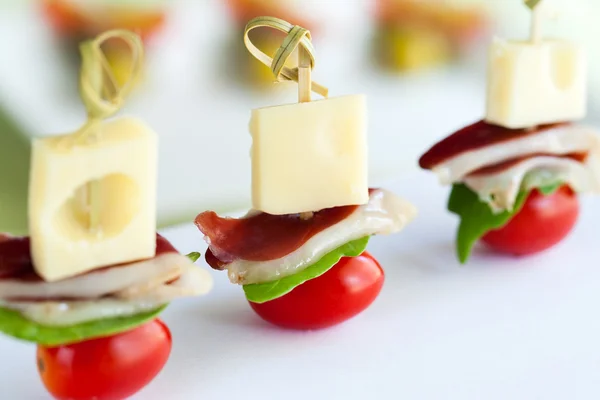 Appetizing mini duck ham skewer with cheese. — Stock Photo, Image