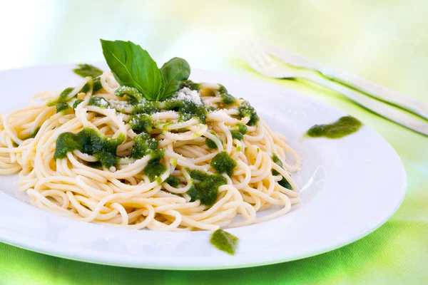 Spaghetti with pesto sauce Royalty Free Stock Photos