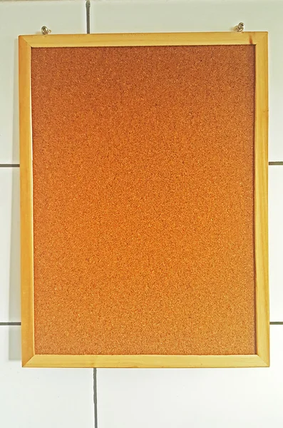Espacio en blanco de corcho amplio marco de madera — Foto de Stock