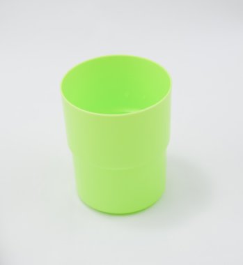 Yeşil plastik bardak