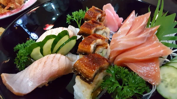 Sushi sashimi japonais — Photo