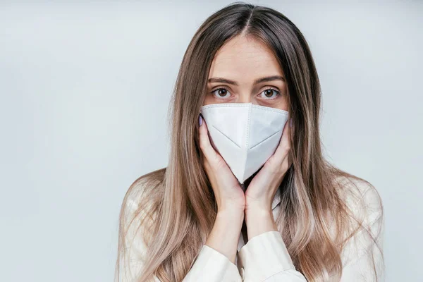 Poważna Dziewczyna Zakażenie Wirusem Korony Pacjent Chce Zatrzymać Bakterie Biologiczne — Zdjęcie stockowe