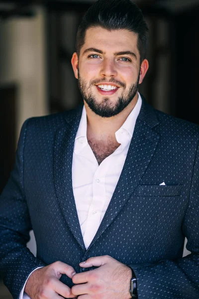 Handsome Man Beard Suit Smiling Prepares Wedding — Foto de Stock