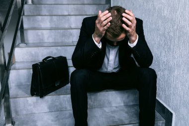 Coronavirus 'un yayılması nedeniyle ekonomik krizin işsiz çalışanı (COVID-19)