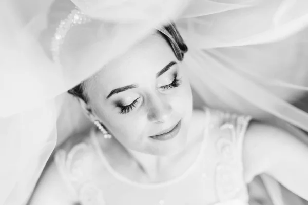 Romantic Beautiful Girl Dreams Closed Eyes Bride Wedding Dress Veil — Stockfoto