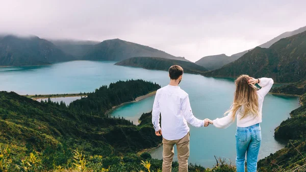 Menschen Mit Blick Auf Atemberaubende Berge Und Seen Fernweh Stimmungsvolle — Stockfoto