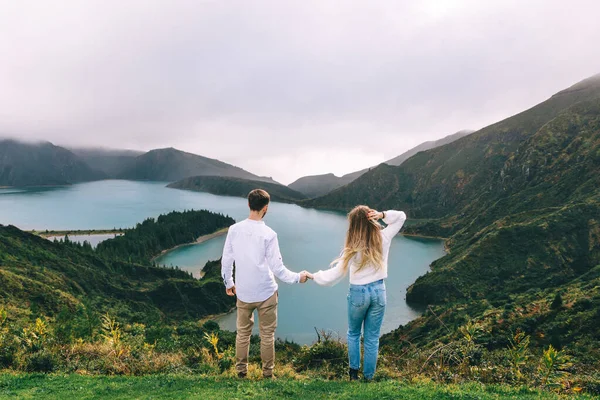 Människor Tittar Fantastiska Berg Och Sjöar Wanderlust Atmosfäriskt Ögonblick Azores — Stockfoto