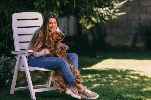 Portrait Attractive Young Woman Hugging Cute Cocker Spaniel Yard Green — Stock Photo, Image