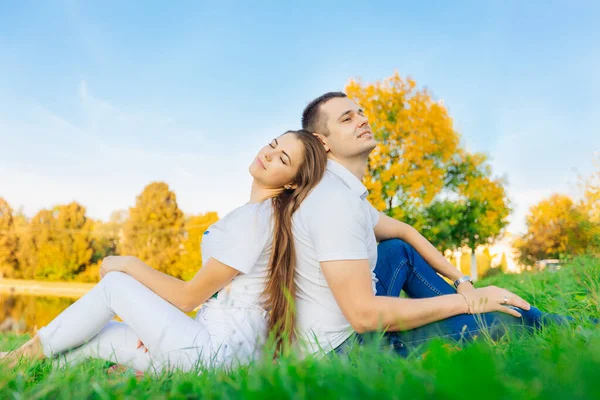 Romantic Couple Sits Blanket Wrap Backs Each Other Nature Dream — Fotografia de Stock