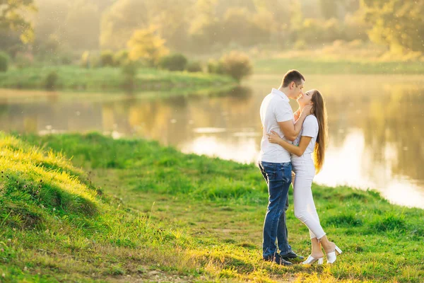 Couple Travelers Standing Shore Lake Admiring Each Other Kissing Walking — Foto de Stock