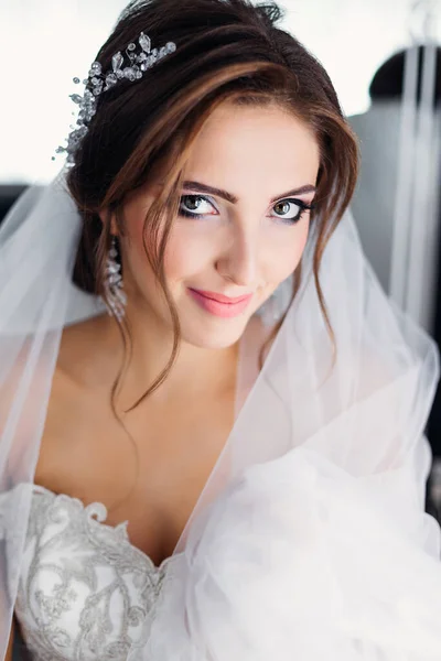 Ritratto Una Giovane Bella Donna Che Indossa Abito Sposa Bianco — Foto Stock