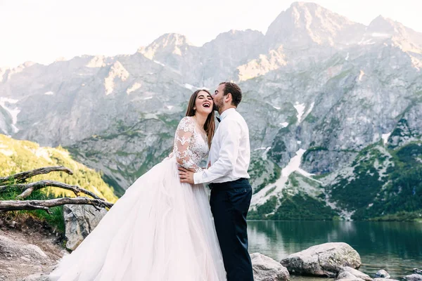 Romantischer Moment Der Hochzeit Ein Paar Lächelnde Porträts Des Brautpaares — Stockfoto