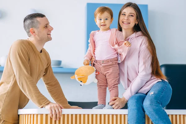 Happy Young Mother Father Little Daughter Sitting Kitchen Looking Each — Stock Photo, Image