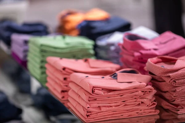 Showcase Wieloma Kolorowe Składane Męskie Koszule Mody — Zdjęcie stockowe
