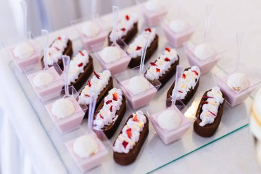 Düğünde sunulan tatlılı çikolata.