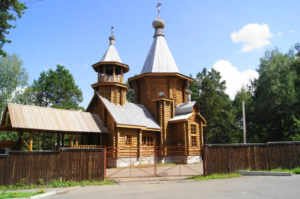 Orthodoxer st. znamensky-Tempel in der Stadt divnogorsk (krasnojarski krai, russland) — Stockfoto