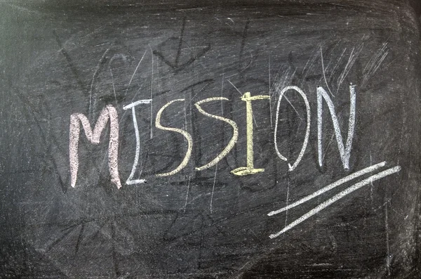 La parola "MISSIONE" scritta sulla lavagna — Foto Stock