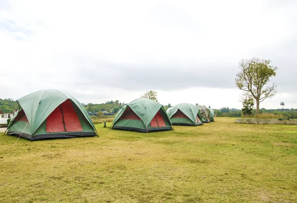 Группа туристических палаток — стоковое фото