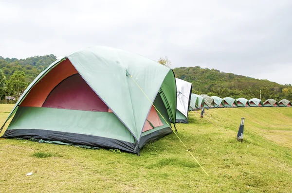 Un grupo de carpas turísticas — Foto de Stock