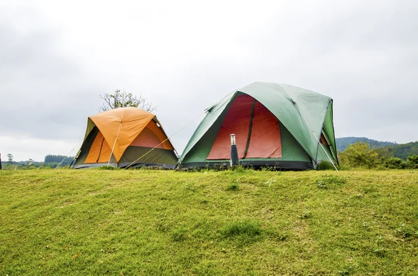 Группа туристических палаток — стоковое фото