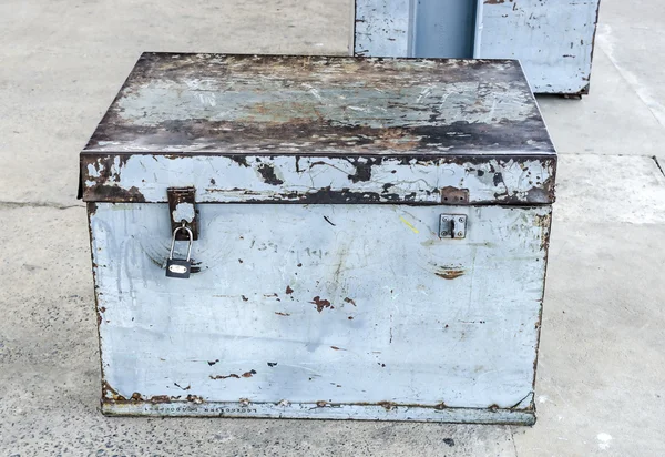 Antigua caja oxidada — Foto de Stock