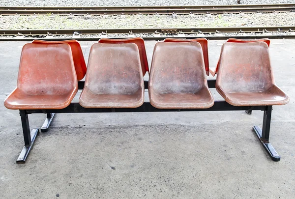 Oude plastic stoelen — Stockfoto