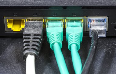 Yönlendirici ağ hub'ı ile kablo Rj45 bağlantı noktası ekle