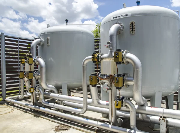 Estación filtrante de tratamientos de agua Imágenes De Stock Sin Royalties Gratis