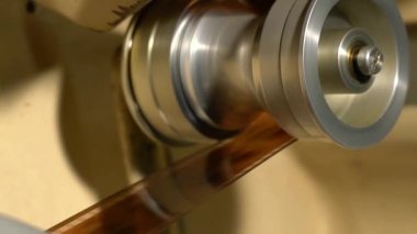 Dönen silindirli ve makaralı film mekanizması