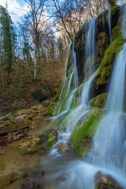Güzel şelaleler ve Transilvanya dağ dere
