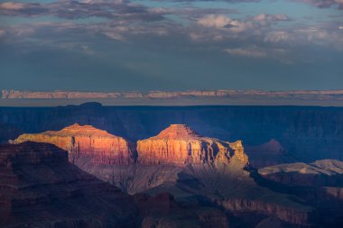 Büyük Kanyon, Arizona, sahne, günbatımı gökyüzü üzerinde profilli