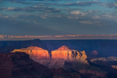 Büyük Kanyon, Arizona, sahne, günbatımı gökyüzü üzerinde profilli