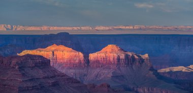 Büyük Kanyon, Arizona, sahne, günbatımı gökyüzü üzerinde profilli