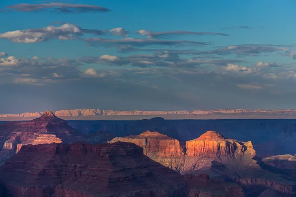 Büyük Kanyon, Arizona, sahne, günbatımı gökyüzü üzerinde profilli