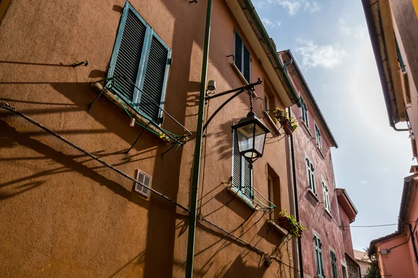 Arquitetura tradicional na aldeia rural italiana — Fotografia de Stock