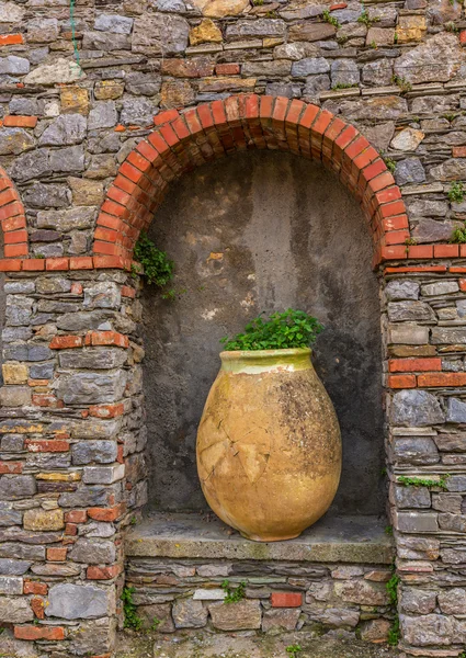 Παραδοσιακή αρχιτεκτονική σε ένα αγροτικό χωριό Ιταλικά — Φωτογραφία Αρχείου