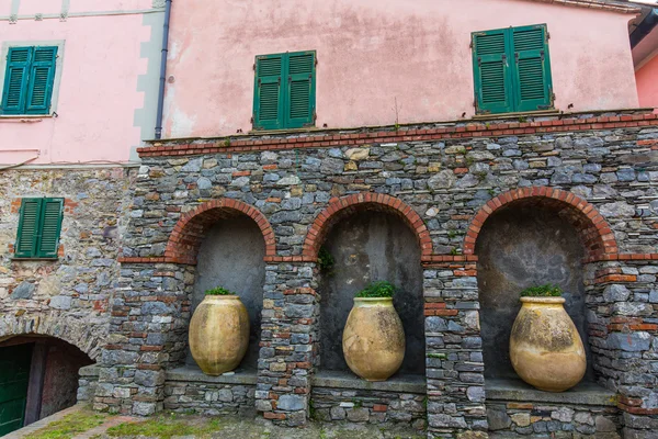 Arquitetura tradicional na aldeia rural italiana — Fotografia de Stock